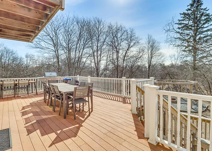 Fire Pit And Game Room Spacious Poconos Retreat!