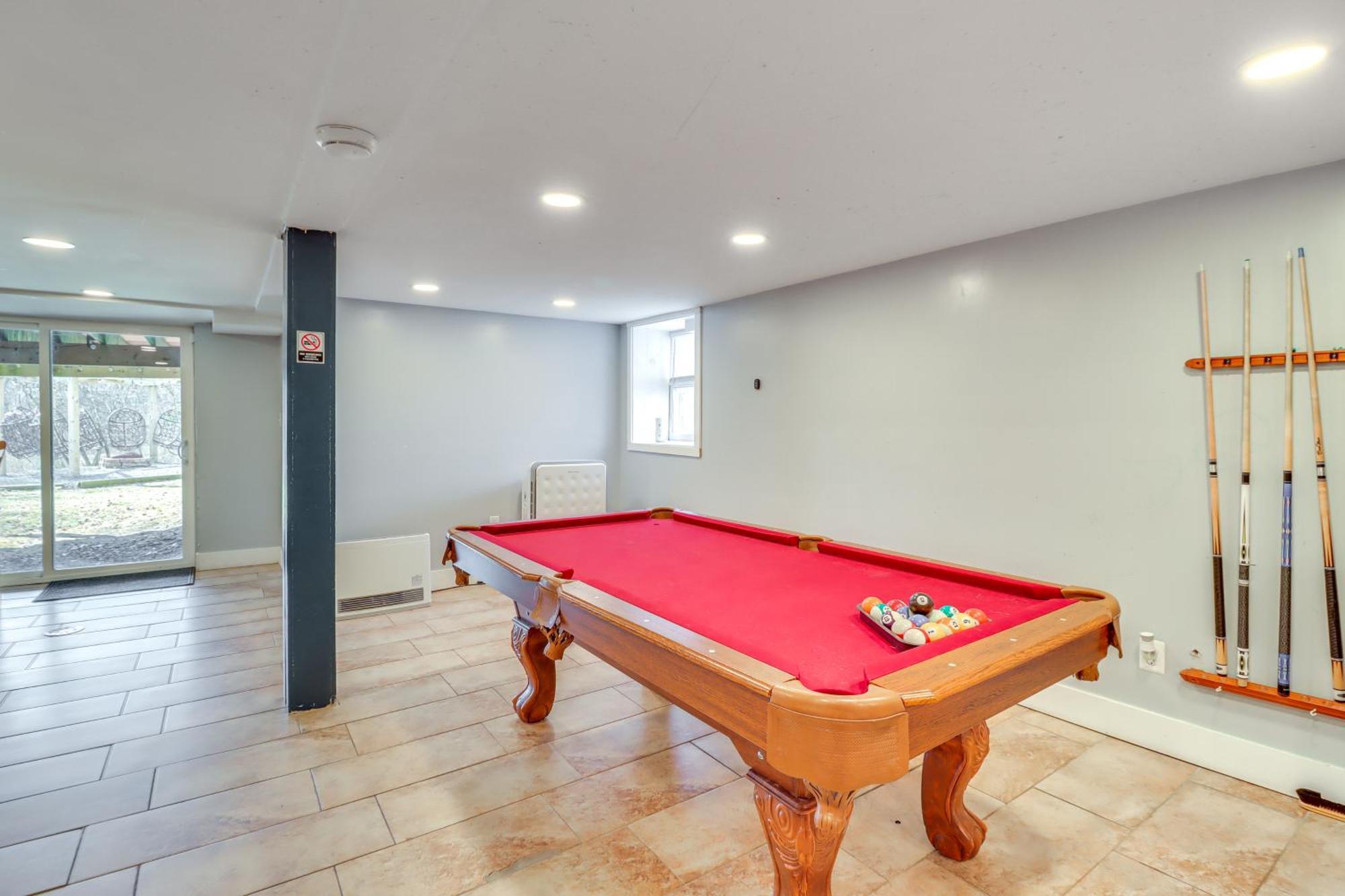 Fire Pit And Game Spacious Poconos Retreat! Holiday home *