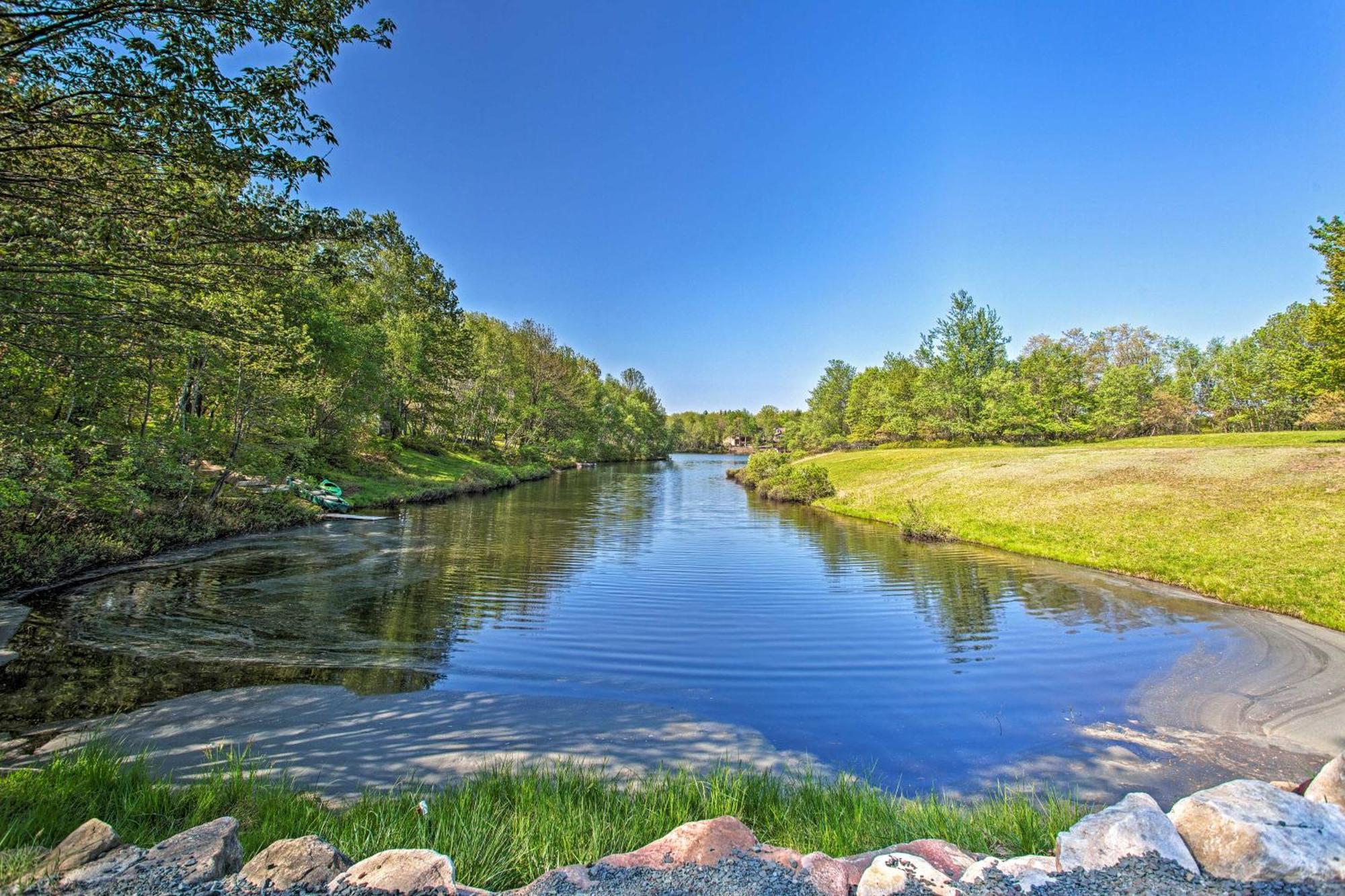 Fire Pit And Game Spacious Poconos Retreat! * Long Pond