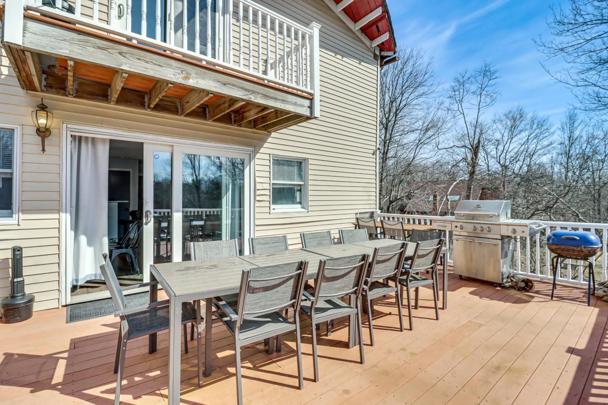 Fire Pit And Game Spacious Poconos Retreat!