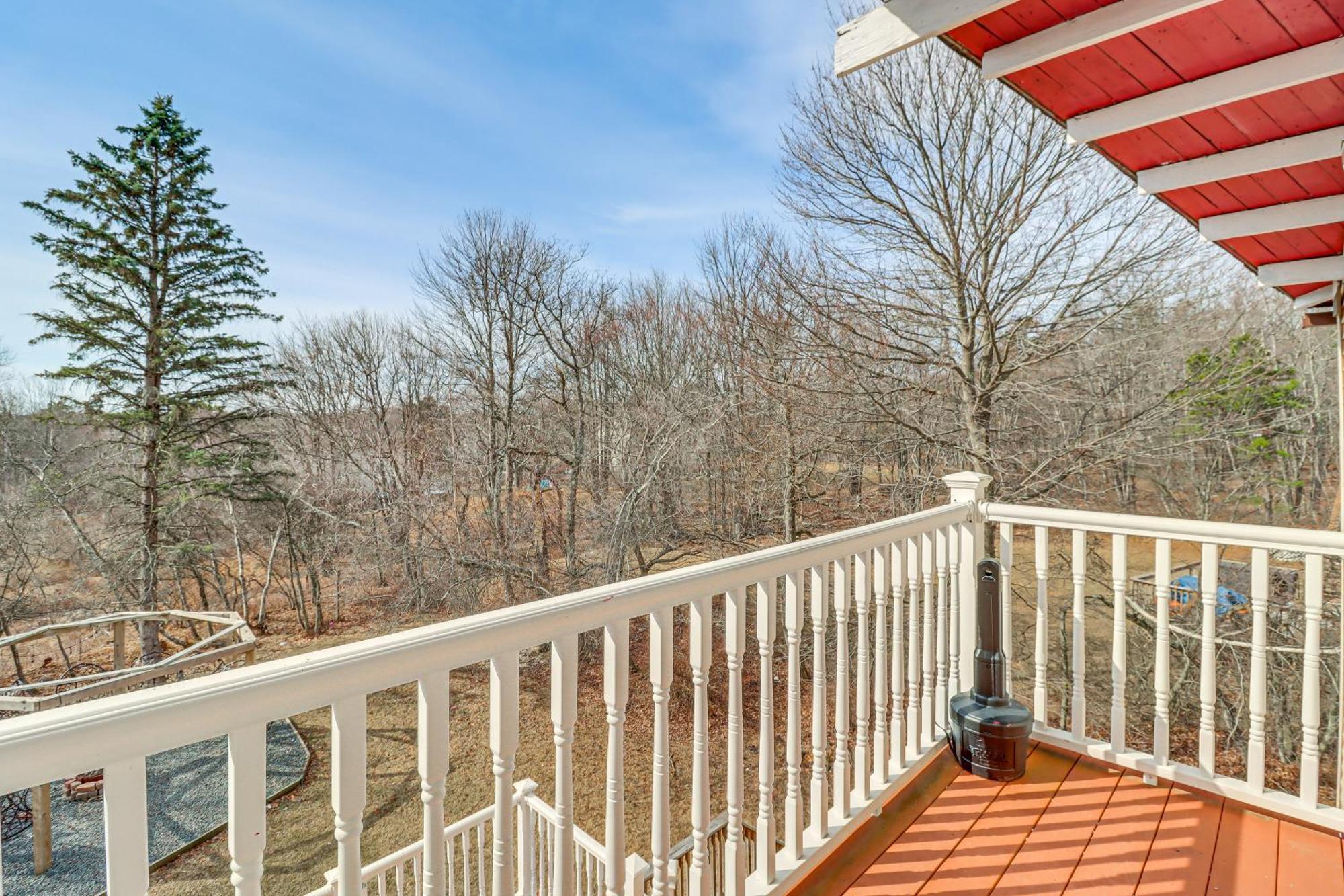 Fire Pit And Game Spacious Poconos Retreat! Holiday home